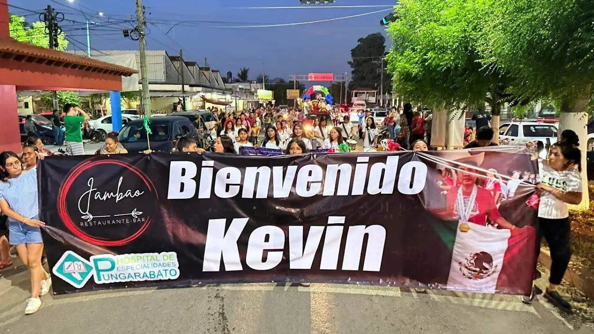 reciben a kevin